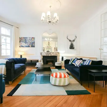 Luxury With Eiffel Tower Views Near Victor Hugo Appartement