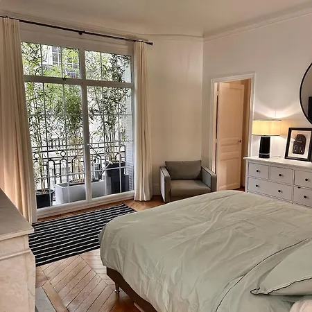 Luxury With Eiffel Tower Views Near Victor Hugo * Parijs