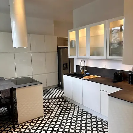Luxury With Eiffel Tower Views Near Victor Hugo Appartement