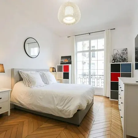 Luxury With Eiffel Tower Views Near Victor Hugo Appartement