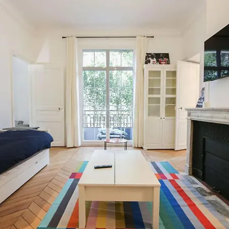 Luxury With Eiffel Tower Views Near Victor Hugo Appartement