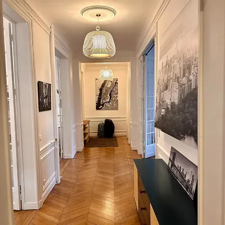 Luxury With Eiffel Tower Views Near Victor Hugo Parijs